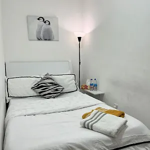 Habitación en casa particular Tanih Place, Abu Dabi